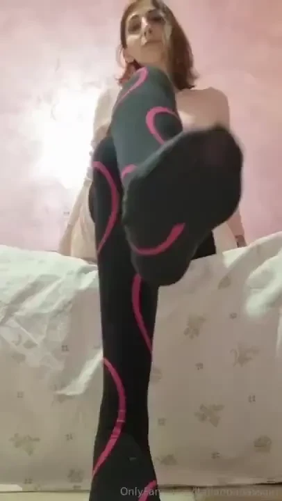 Gi ai miei piedi ammira e smania di avere la possibilit di avere i 