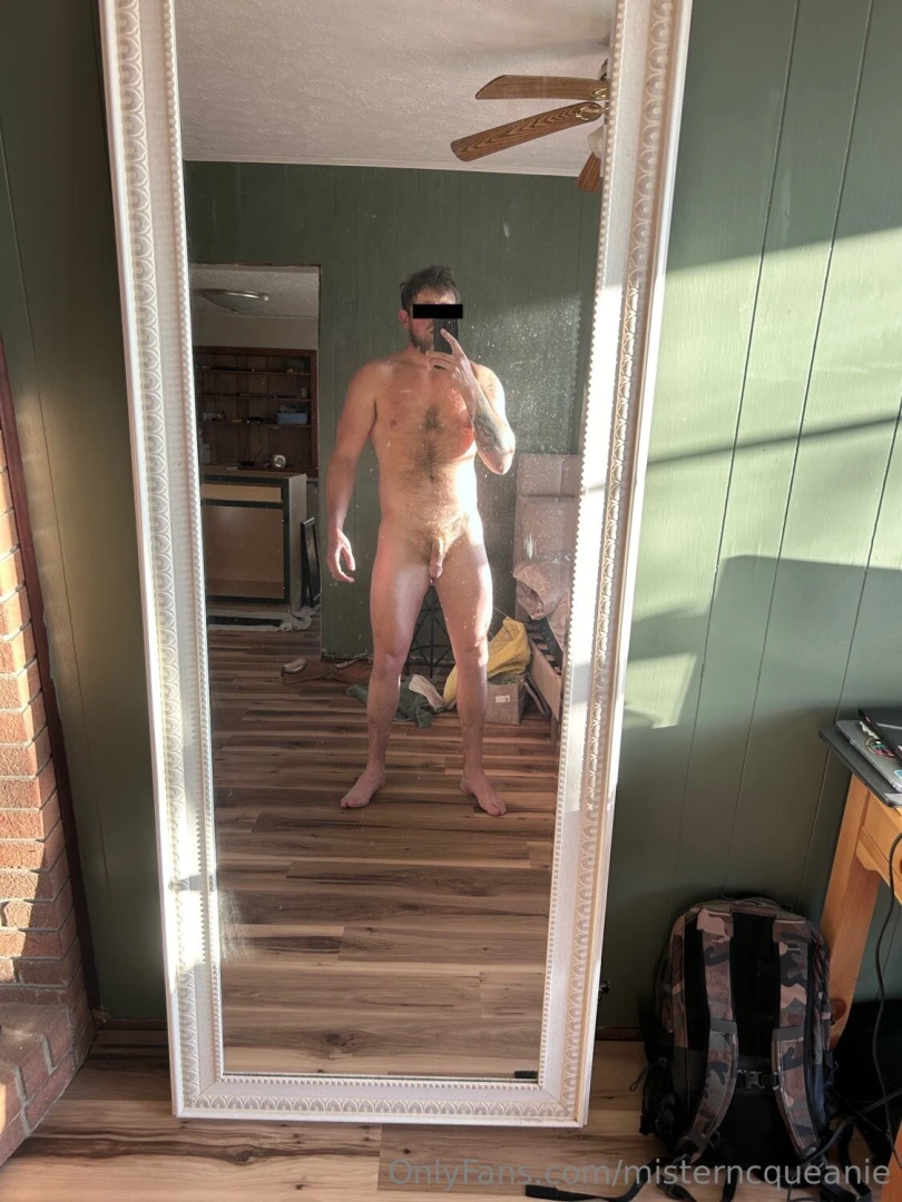 Love taking naughty photos while ncqueanie is at work 