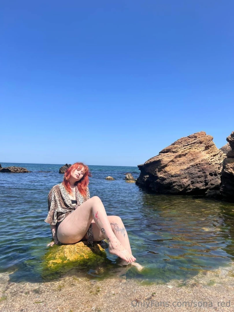 I always liked to walk along the sea at sunset when the waves caress 