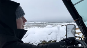 All the farmm animalss are safe and fed in this snow part 1