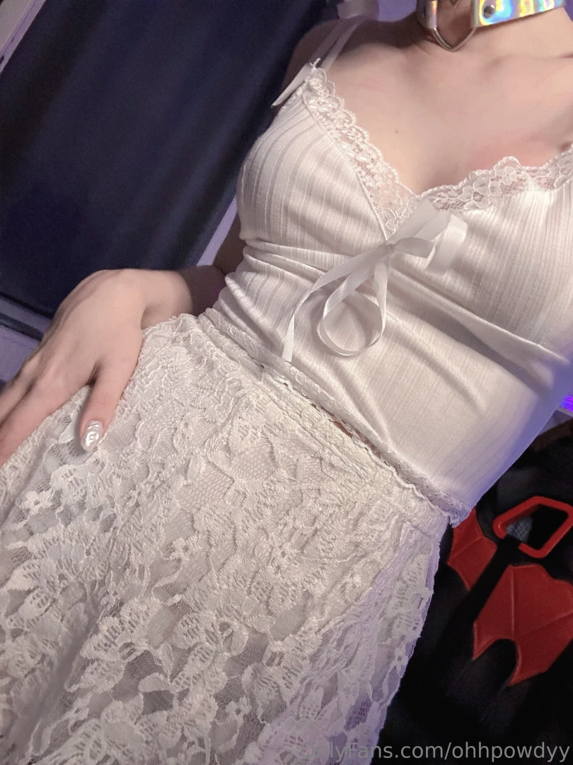 Do you prefere more dark or more light outfits or you change it 