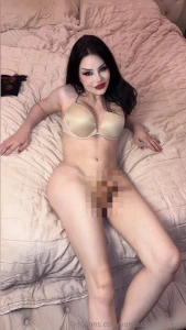 If i made you stop scrolling say hi and i ll show you more