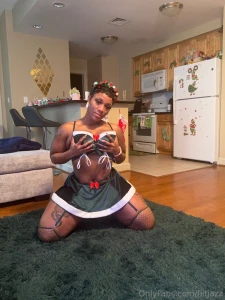 Meet me under the mistletoe daddy