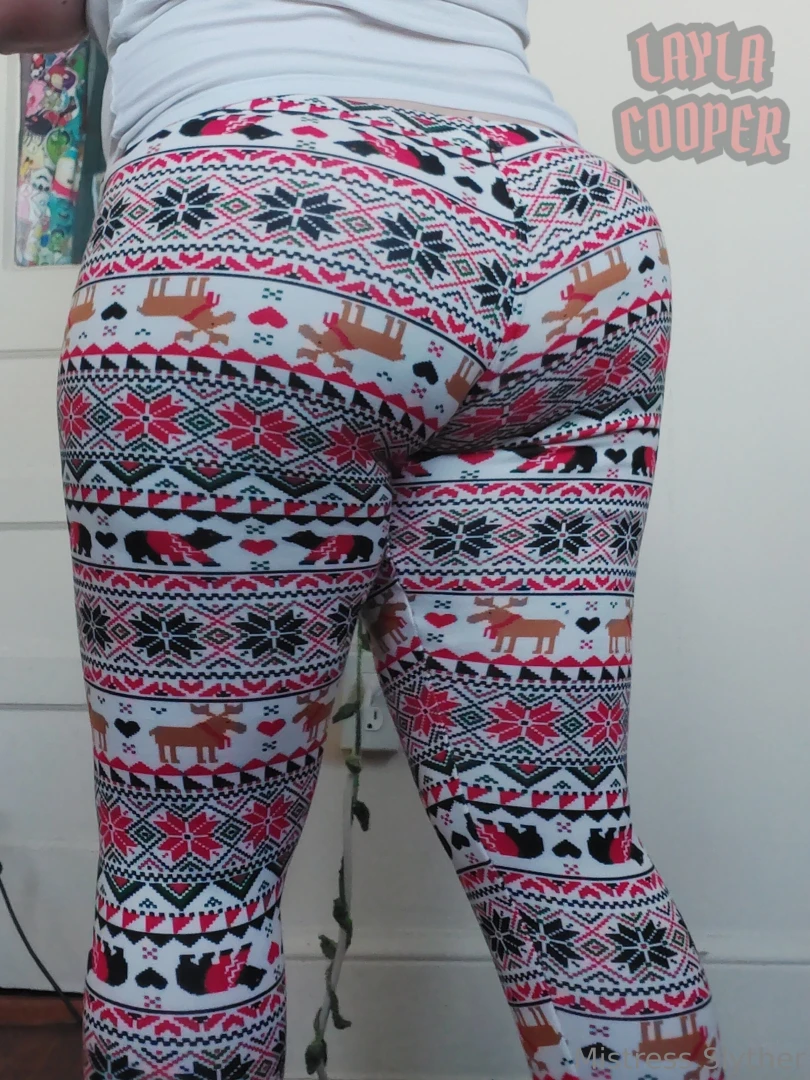 I really show my ass in these leggings in close up pics here https 