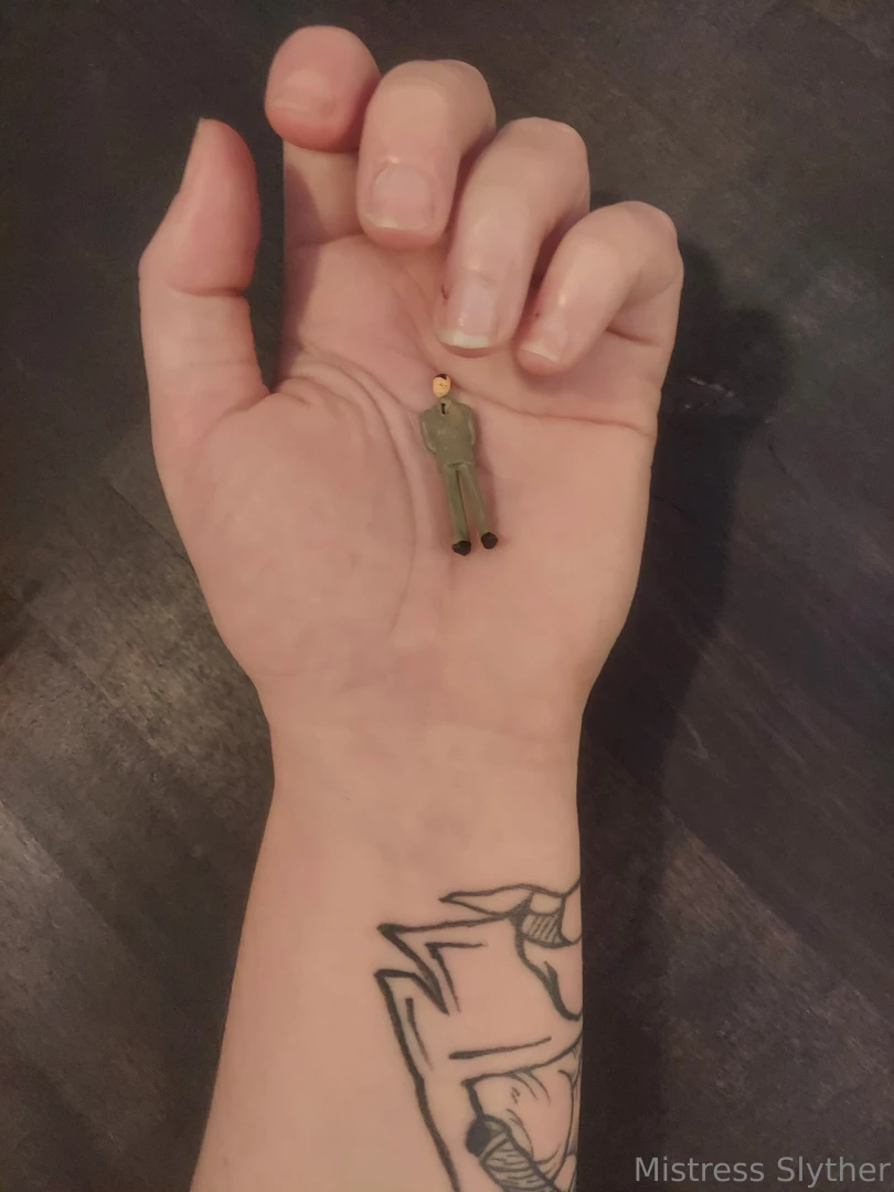 Getting ready to record a mukbang burping farting giantess sweat rag 