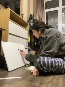 When i pick up a pencil or a brush the world around me fades away