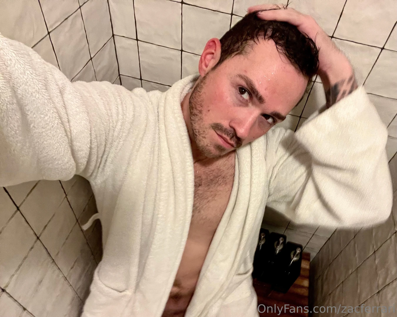 Wanna watch me cum dm rn i m fucking horny 