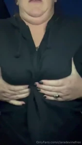 Give me a good reason to completely unzip my jacket for you