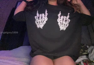 Can you believe my small waist is under this big shirt