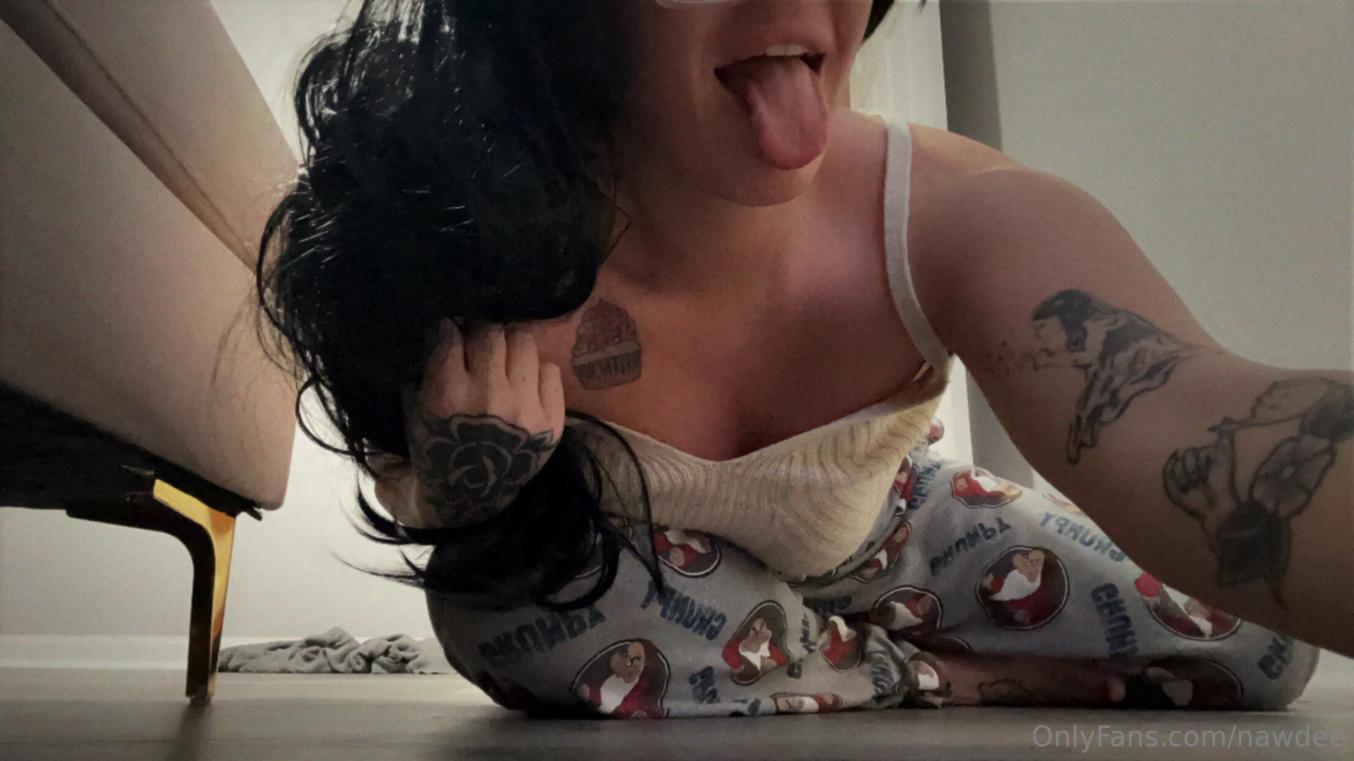 Let me tongue ur cocky pls 