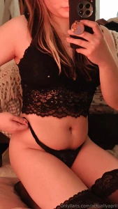 Peep the new black set i think i look pretty breedable in this i ll