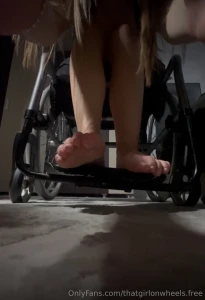 New feet worship-talking and lotioning sooo hotttt