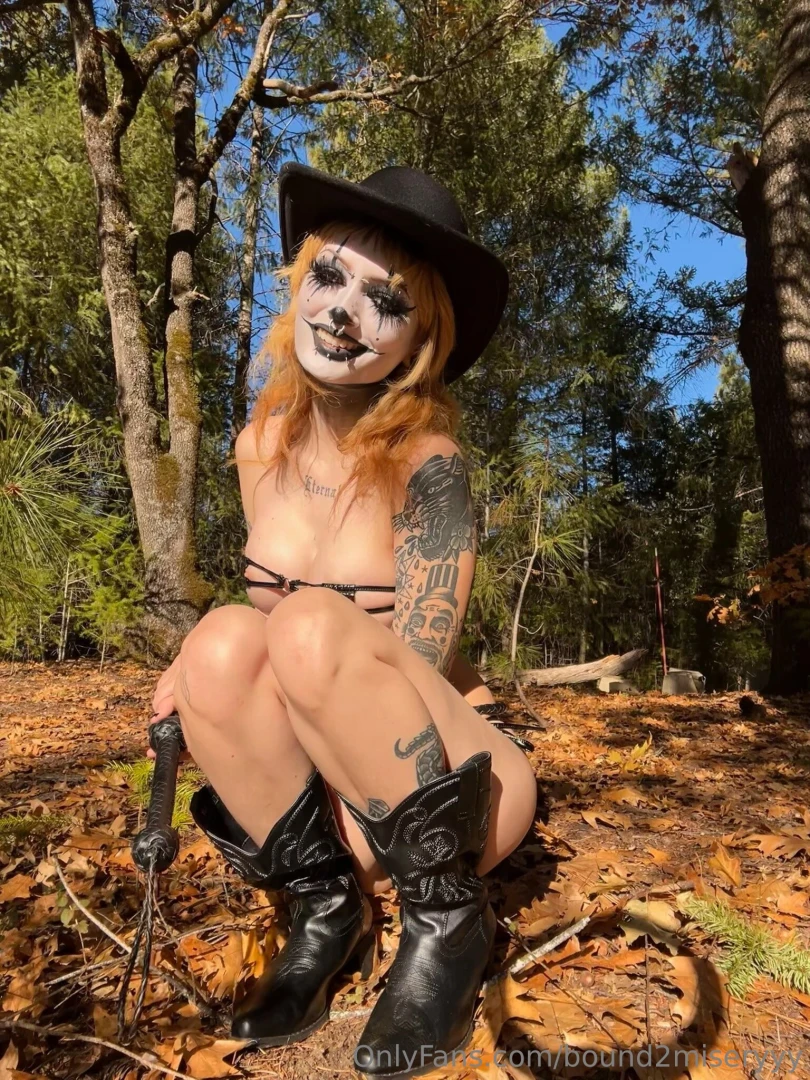 Happy friday ill be live on my vip page tonight at 6 30pm pst hope to 