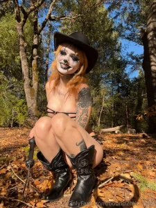 Happy friday ill be live on my vip page tonight at 6 30pm pst hope to