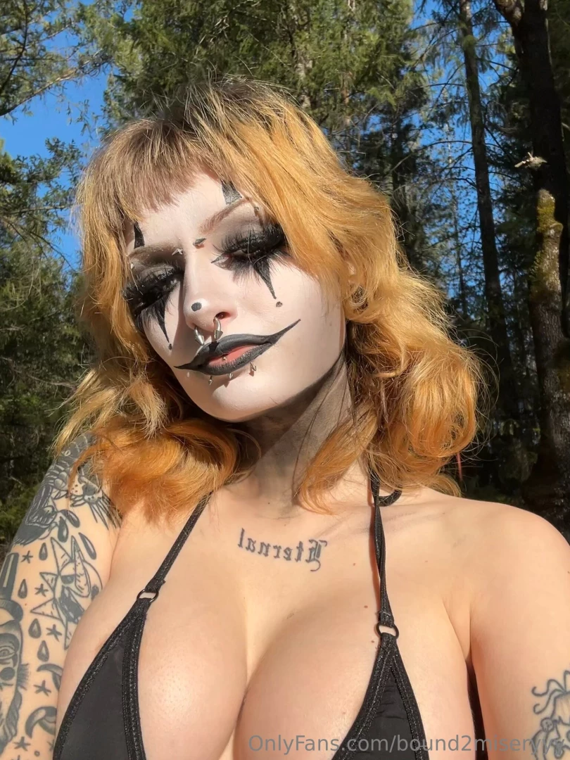 You cant resist sunkissed clown girls 