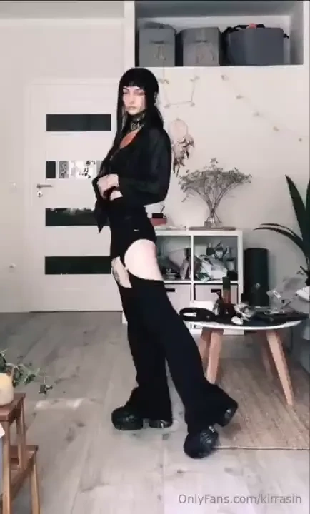 I think these shorts pants are a genius design idea it looks classy 