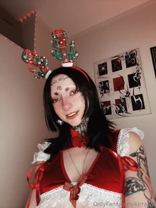 What do you think of my holiday look