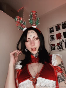 What do you think of my holiday look part 1