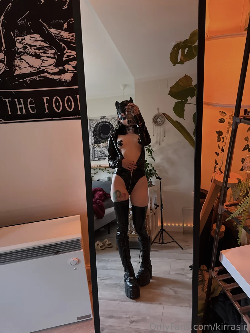 Tell me your dirtiest thoughts on my figure and such hot angles 