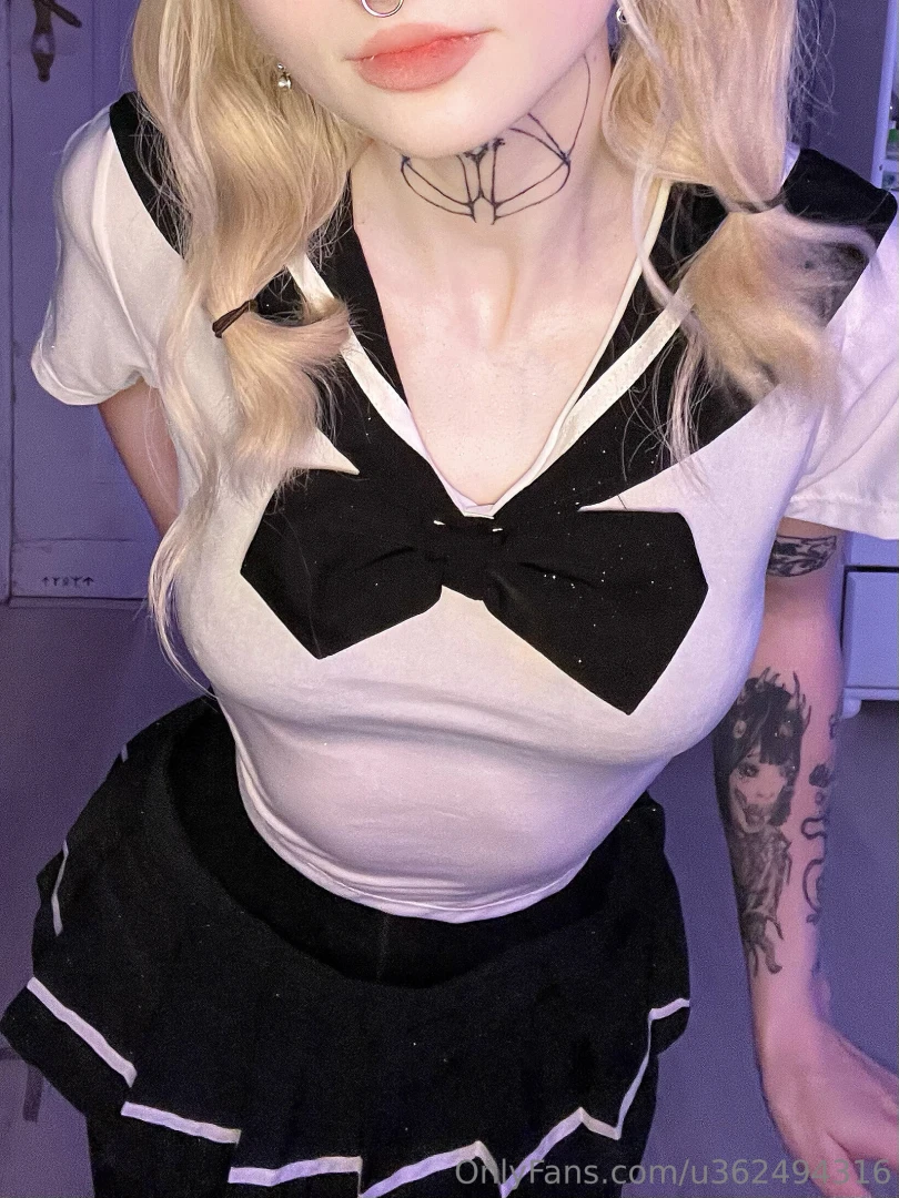 Dressed like i ve got an emotionally complex backstory 
