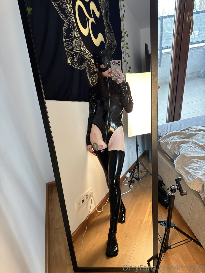 Catch me in 5 moods in 1 hour i m a multiverse babe 