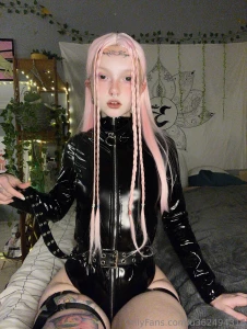 Not sure if i wanna kiss u or put u in a cage probs both part 1