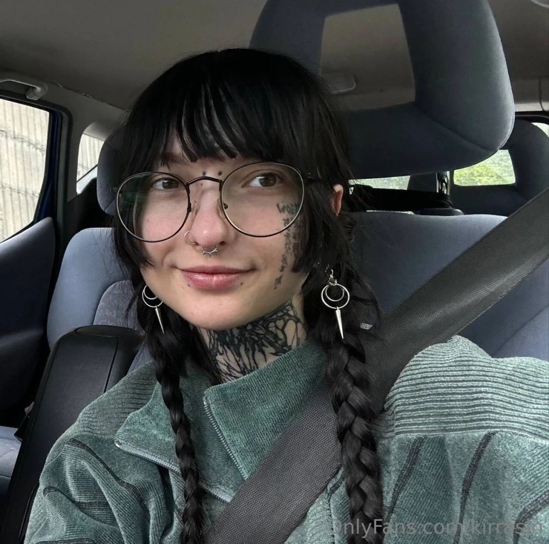 I contain multitudes and most of them r unhinged 33 