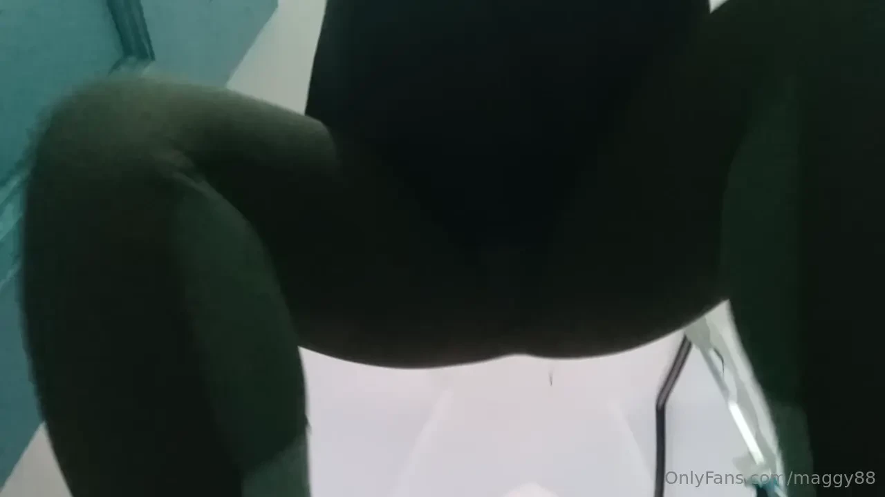 Stretching gambe ol su e giu bisogna sempre tenersi in forma 