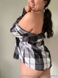 Littlemissmasquefree does video calls xxx vids on feed