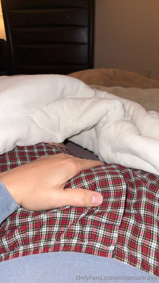 Helllooo for anyone who tips 25 i ll be sending 3 never before seen 