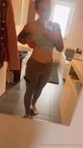 Wer mag sehen wie ich meine leggings hier auspacke ganz spontan ein