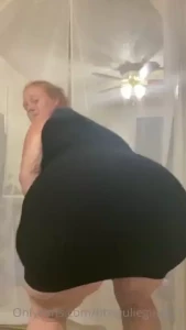 I love to smoke and twerk