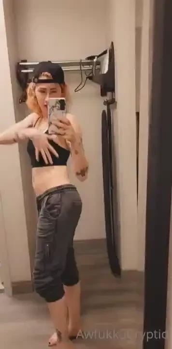 Give me your money and tell me i m pretty 