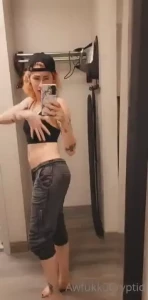 Give me your money and tell me i m pretty
