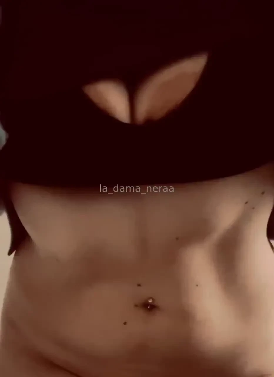 Ho caldo mi aiuti amore a spogliarmi 