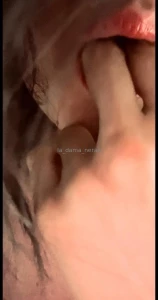 Ho voglia di due dita in bocca oggi sono particolarmente eccitata