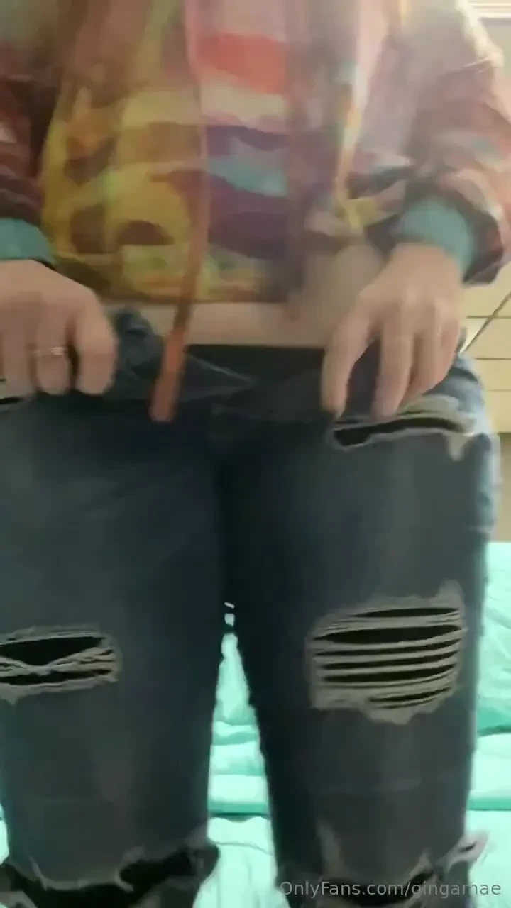 Come on baby ask me to take it off 