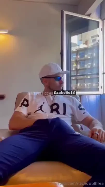 Here making my dick hard at the hotel for you and for the neighborhood 