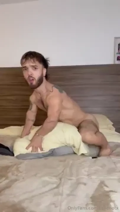 Hi daddy i fucked this pillow thinking about you do you want to see 