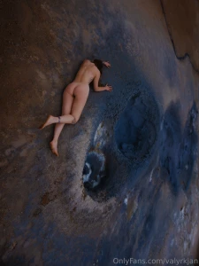 Alien on a strange planet disconnected from other creatures i retreat part 5