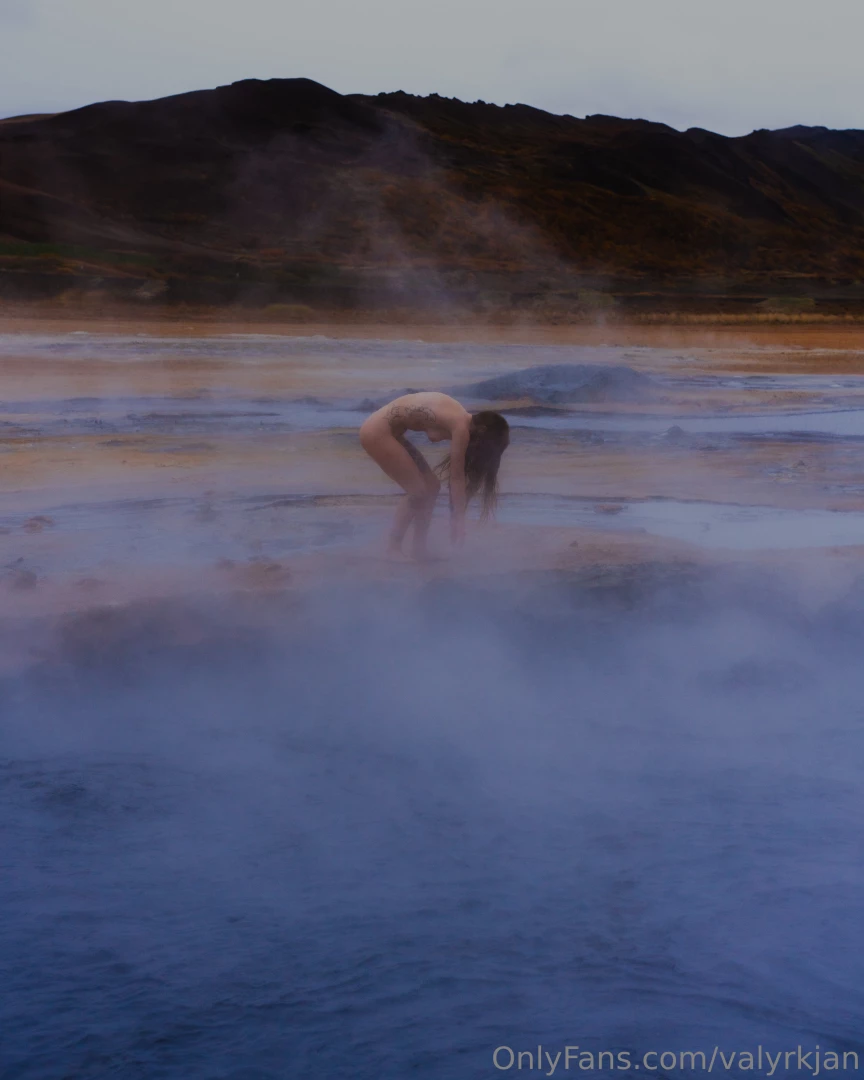 Alien on a strange planet disconnected from other creatures i retreat part 4 