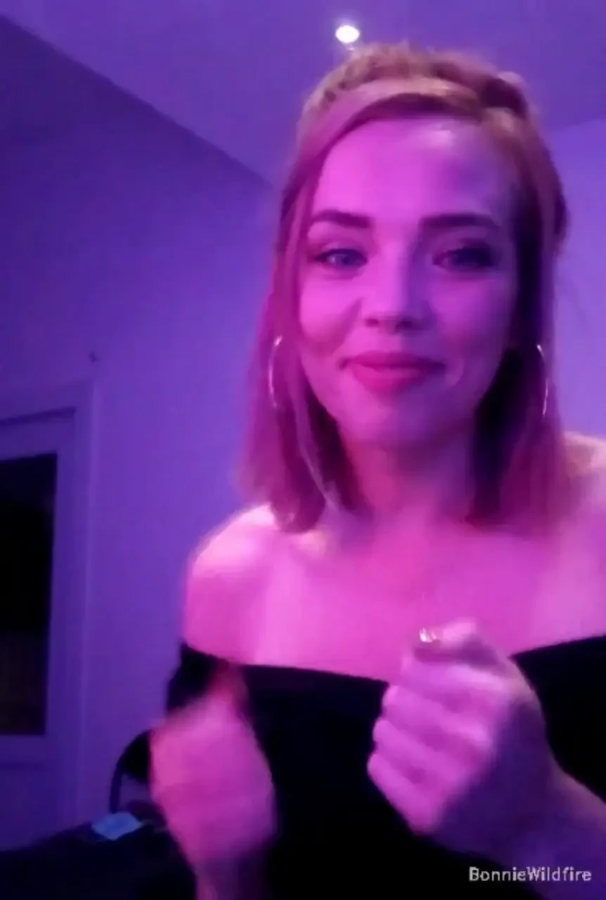 This was me tryna get my ass on for you how s ur girl looking 