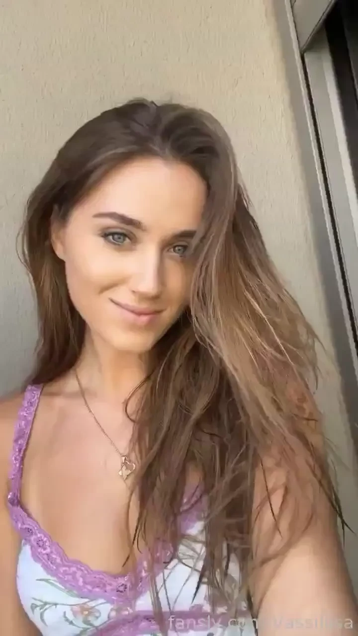 Sunny days and sweet smiles met a photogenic moment brunette longhair 