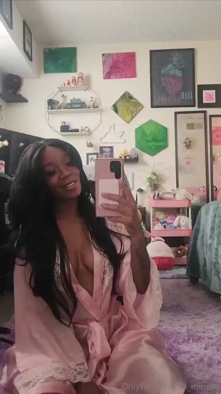 I love melanie martinez 