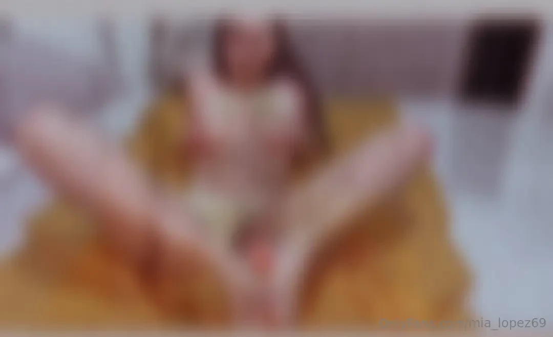 Nuevo video de pies me chupo mis pies y masturbo un dildo con ellos y 