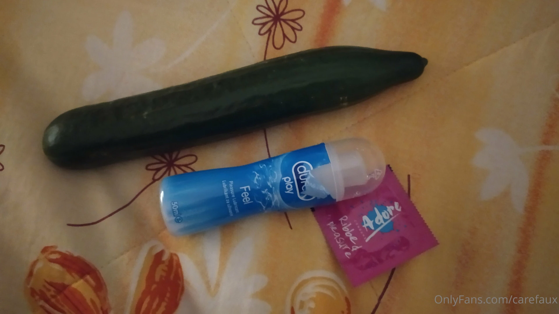 In the evening i masturbated with a big green cucumber i was very wet 