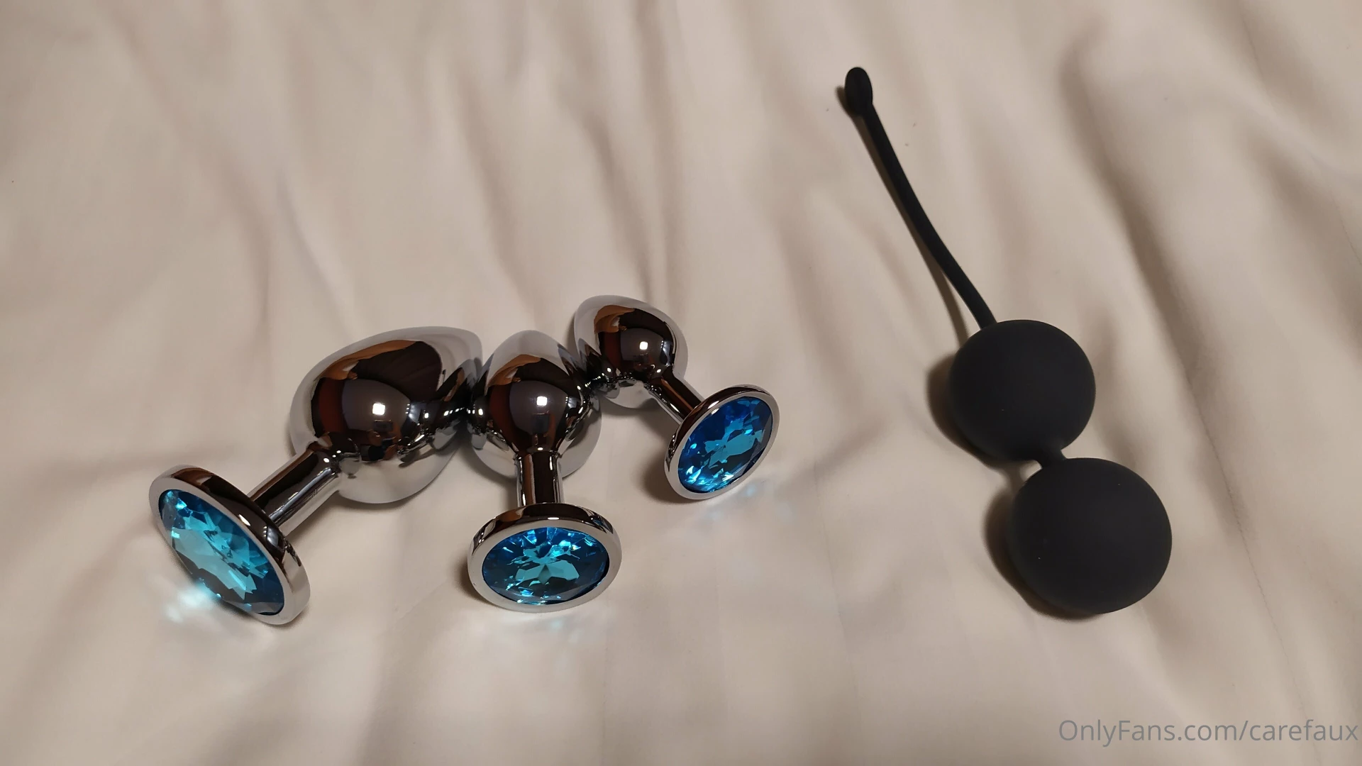 New videos photos anal plugs together with a vibrator and an anal plug part 1 