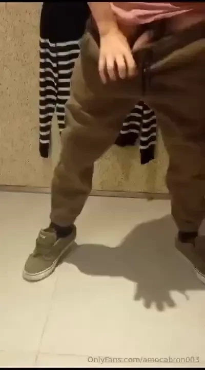 Me pone mucho sacarla en los probadores de los centros comerciales 