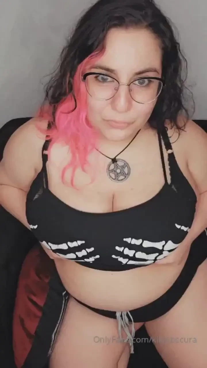 A little almost titty drop gif to tease you a bit with the option to 