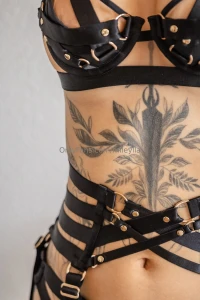 Si je suis dans cette tenue tu viens une nouvelle vid o avec arrive